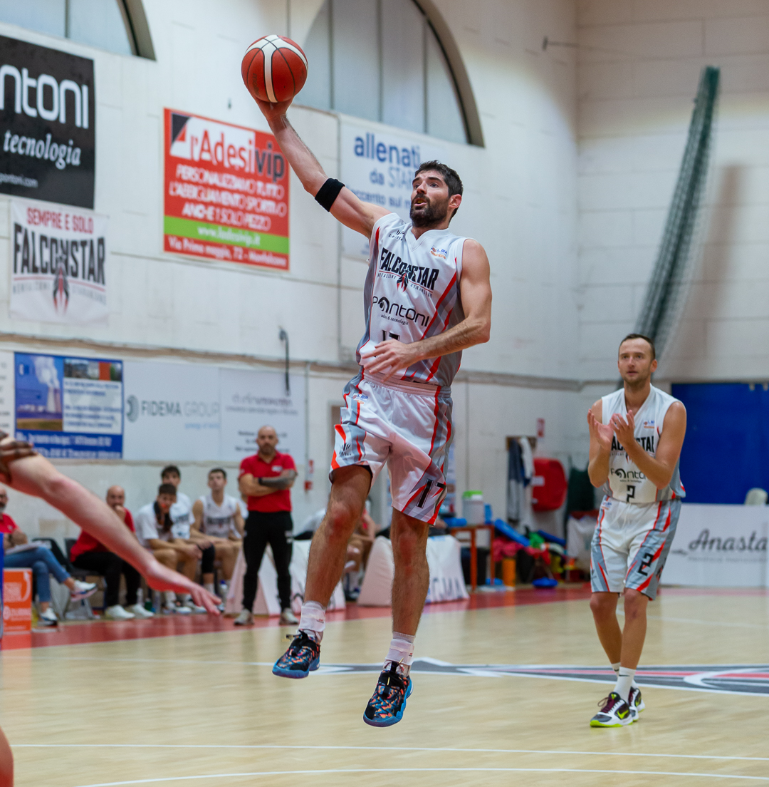 GARA DA DIMENTICARE PER LA PONTONI FALCONSTAR CONTRO IL BRIANZA BASKET. LE PERCENTUALI AFFONDANO I BIANCOROSSI